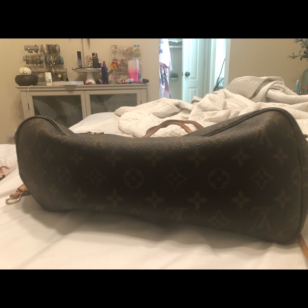 Louis Vuitton Neverfull MM - Picture 5 of 8